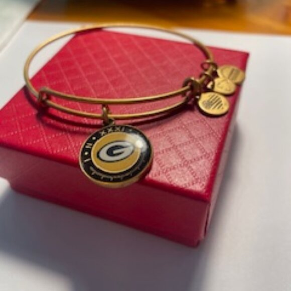 Alex and Ani Green Bay Packer bracelet - Picture 3 of 3
